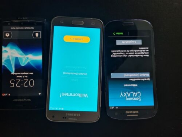 3x Smartphone Samsung Xperia  konvolut *defekt*
