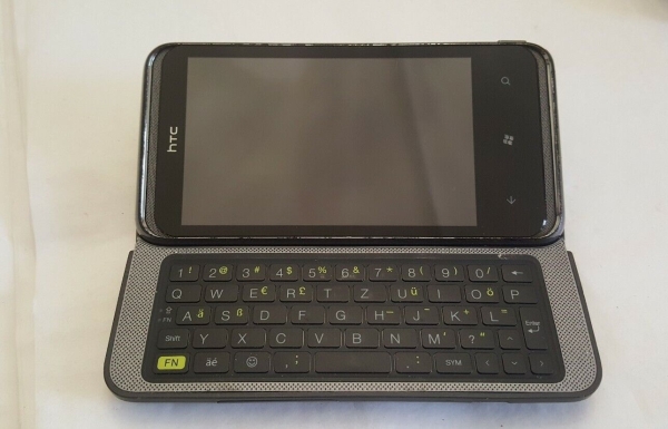 HTC  7 Pro – 8GB – Smartphone
