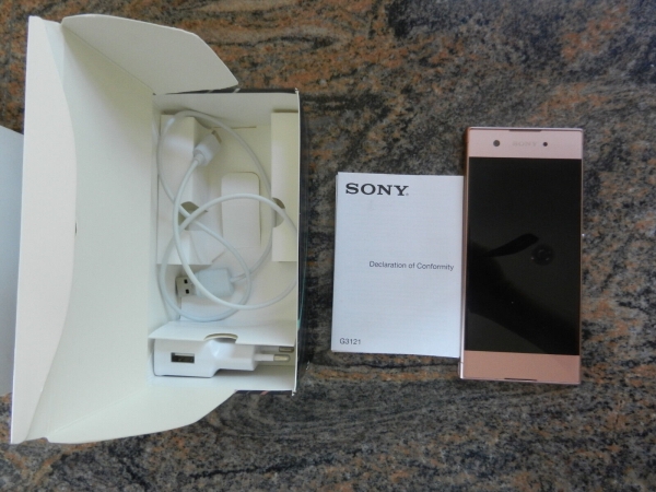 Smartphone Sony Xperia A1-pink, Zubehörpaket- mit  Lederhülle schwarz*
