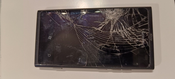 Nokia  Lumia 800 – 16GB – Black -Smartphone.Als Defekt