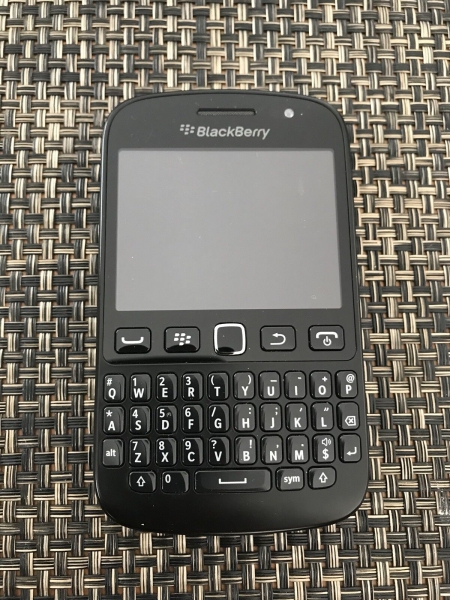BlackBerry 9720 Smartphone – schwarz – entsperrt