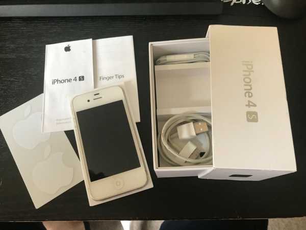 Apple iPhone 4s – 16GB – Weiß (entsperrt) mit Originalzubehör und Tasche