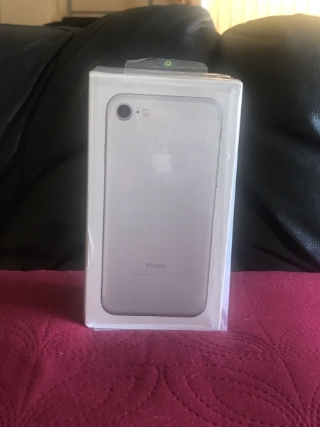 Apple iPhone 7 – 32GB – silber (entsperrt) A1778 (GSM)