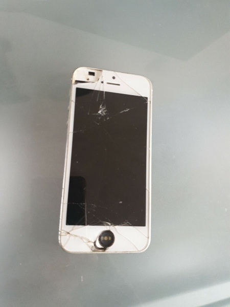 Apple iPhone 5 – GUTER ZUSTAND! – Defekt – für Teile – OFFEN FÜR ANGEBOTE!