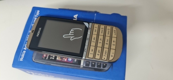 Nokia Asha 300 Gold (entsperrt) Smartphone