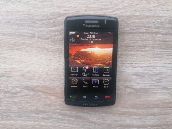 BlackBerry Storm2 9520 – Smartphone schwarz (EE/T-Mobile Network)