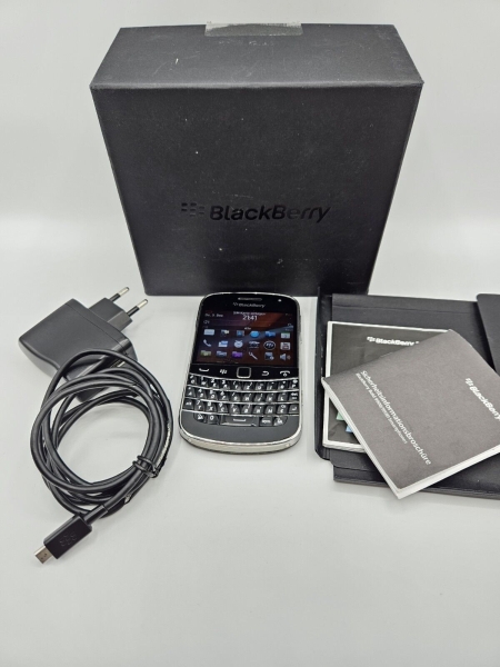 BlackBerry Bold 9900 – 8GB – Schwarz Smartphone mit Zubehörpaket OVP