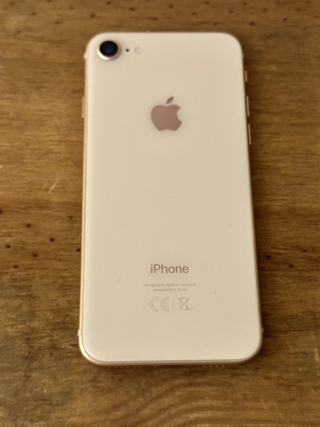 Apple iPhone 8 64GB GOLD MQ6J2B/A – A1905 – AUF IOS 16.0.2 – ZERSCHLAGENE SCREENCORNER