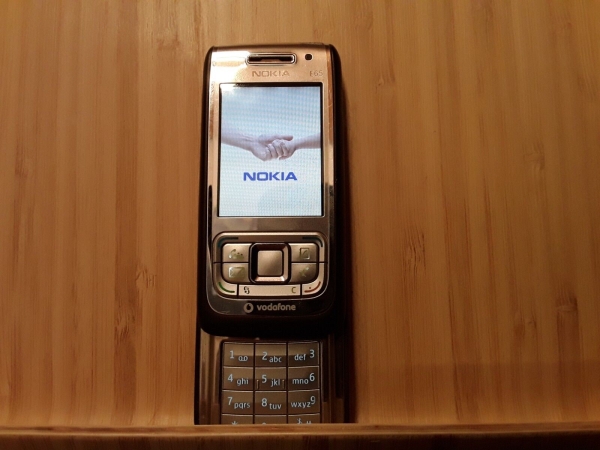 Handy Nokia E65 – silber  (Ohne Simlock) Smartphone Slider