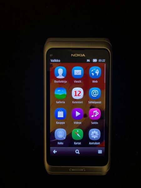 Nokia  E7-00 – Silver White (Ohne Simlock) Smartphone (E7-00 SILVER WHITE)