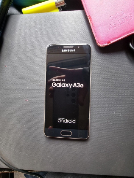 Samsung Galaxy A3 SM-A3100FU – 16 GB – Smartphone in Champagnergold (entsperrt)