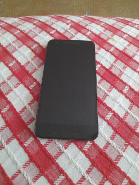 Nexus 5X schwarz Smartphone für Teile