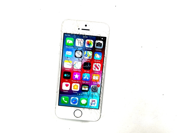 Apple iPhone 5s 16GB silber entsperrt zertrümmerter Bildschirm funktioniert einwandfrei 917