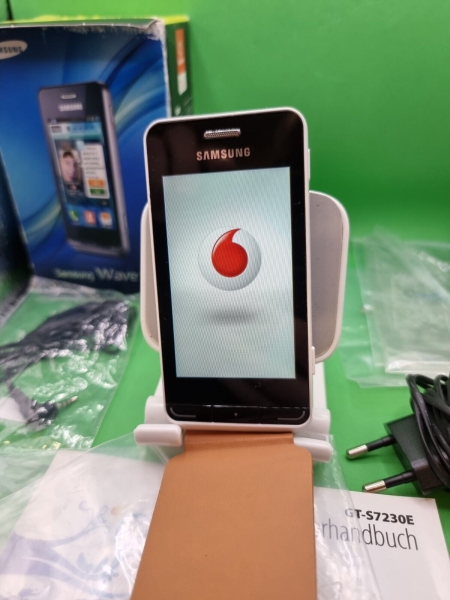 Samsung Wave 723 S7230 Smartphone 8.1 cm (3.2 Inch) Display Touchscreen 5 Megapi