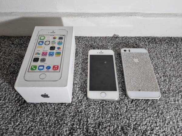 Apple iPhone 5S 16GB silber 4G Smartphone mit Box Sehr guter Zustand