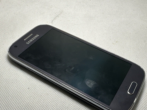 Samsung Galaxy Ace 4 SM-G357FZ grau Smartphone defekt