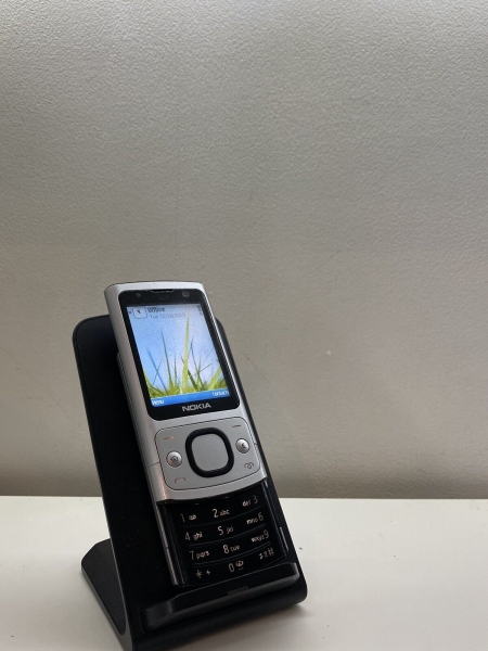 Nokia 6700 Slide Smartphone voll funktionsfähig