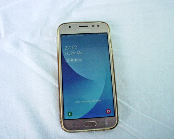 Samsung Smartphone J3 SM-J330FN mit Holster