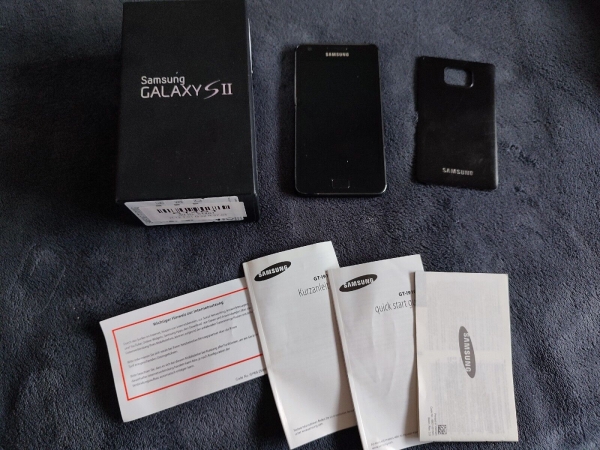 Samsung Galaxy S2 I9100 Schwarz Ohne Simlock Smartphone defekt geht nicht an