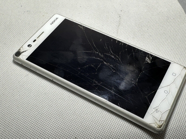 Nokia 3 – TA-1020 Smartphone defekt
