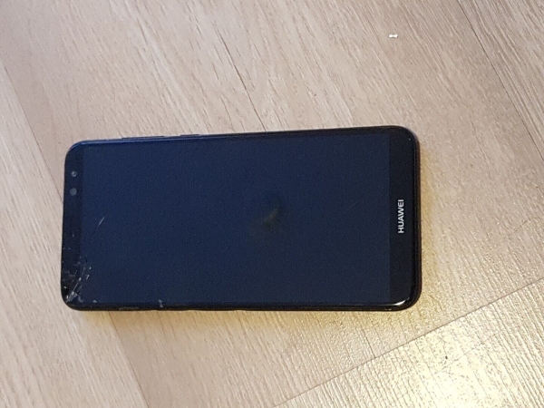 Smartphone Huawei Mate 10 Lite. Schwarz. Als Ersatzteile, defekt.