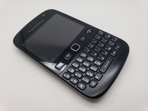 Grade A schwarz (TESCO/O2/GIFFGAFF) BlackBerry Curve 9720 Smartphone 3POST
