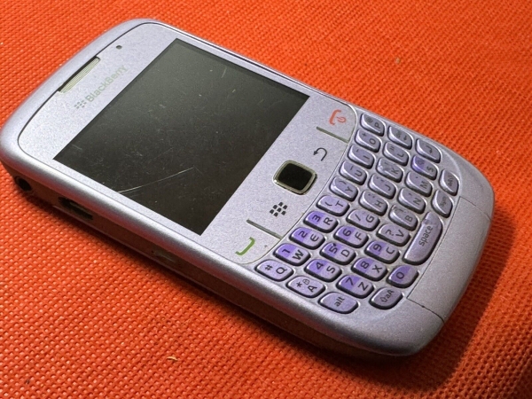 Blackberry Curve 8520 lila entsperrt 256MB 2,4″ QWERTY Handy Smartphone
