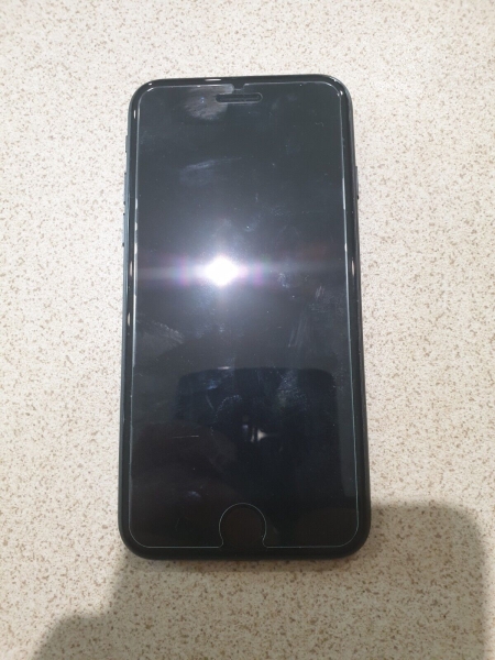 Apple iPhone 7 – 128 GB – Schwarz (Werkseitig entsperrt) A1778