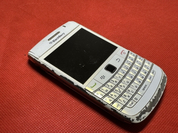 Blackberry 9700 schwarz Smartphone defekt unvollständig