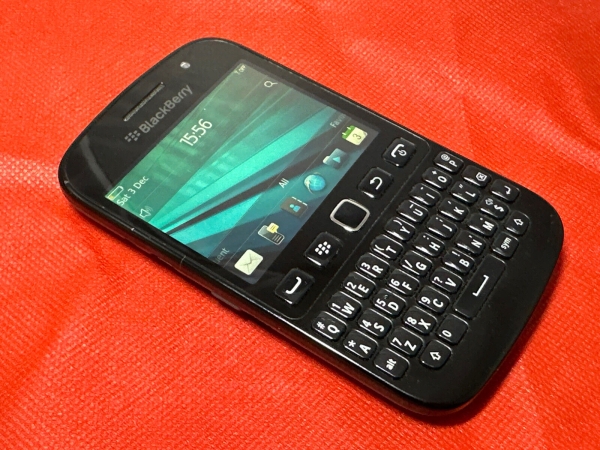 BlackBerry 9720 – Smartphone schwarz (entsperrt)