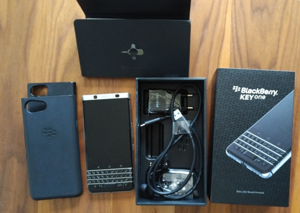 BlackBerry KEYone – 32GB – Silber (Ohne Simlock) Smartphone