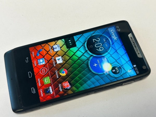 Motorola RAZR i XT890 – 8 GB – schwarz Android Smartphone – voll funktionsfähig