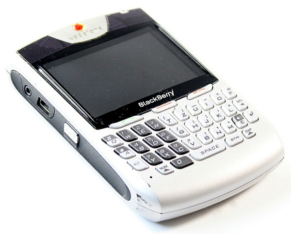 BlackBerry 8707v Smartphone – 2.6 Zoll – 64 MB – 16 MB RAM – QWERTZ (ohne Akku)