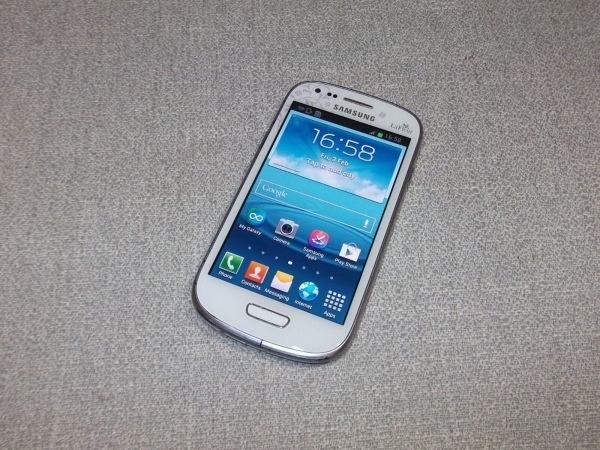 Samsung Galaxy S III Mini GT-I8190N – 8GB – weiß La Fleur (entsperrt) Smartphone