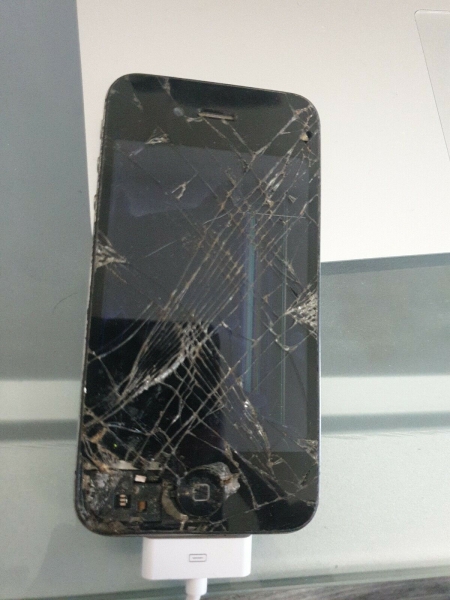 Apple iPhone 4s – SCHALTET SICH EIN! – ANSTÄNDIGER ZUSTAND – DEFEKT – FÜR TEILE – ANGEBOTE