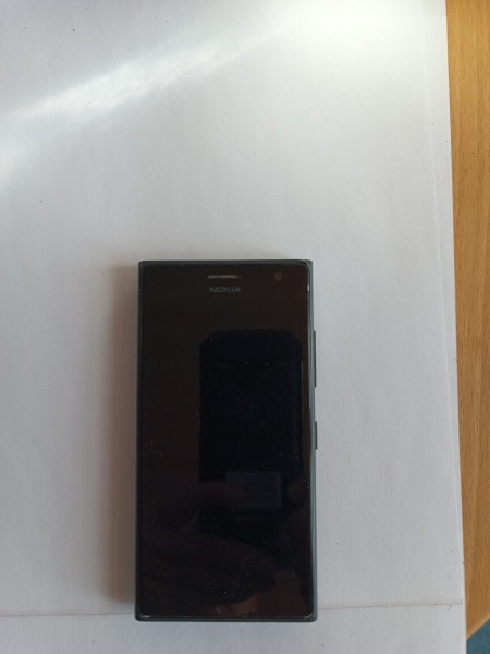 Nokia 735 NFC Smartphone schwarz 13cm x 7cm  x 0,7cm (L/B/H)