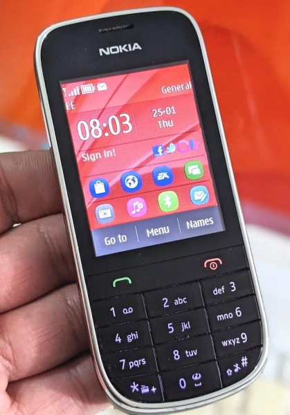 Nokia 203 Touch N Typ (entsperrt) 3G Smartphone Top Zustand mit Chargr
