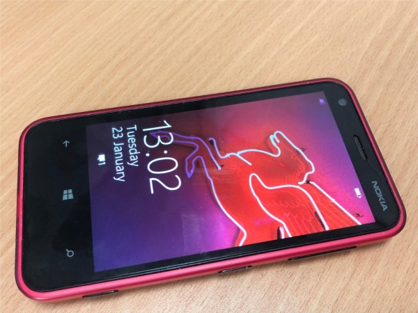 Nokia Lumia 620 – Magenta (entsperrt) Windows 8.1 Smartphone voll funktionsfähig