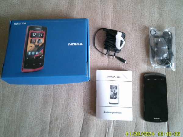 Nokia 700 Smartphone schwarz