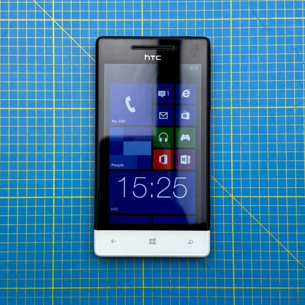 HTC Windows Phone 8s schwarz & weiß entsperrt Windows Smartphone unten lesen