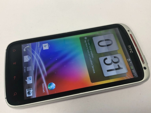 HTC Sensation XE Z715e – weiß (entsperrt) Android 4 Smartphone mit Beschädigungen