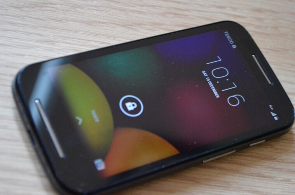 Motorola MOTO XT1021 – 4GB – schwarz (entsperrt) Smartphone (guter Zustand)