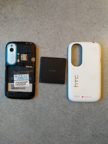 HTC  Weiß (Ohne Simlock) Smartphone Mit Akku Defekt Als Ersatzteil