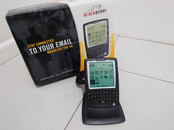 BOXED RIM Blackberry 5820 AKA R900 QWERTY Handy Smartphone SELTEN 5810 5790