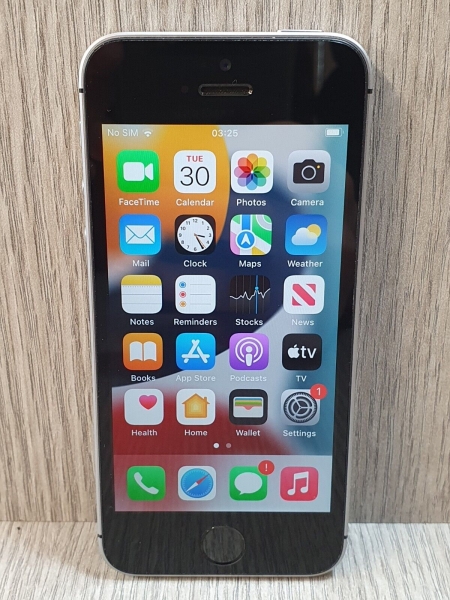 A1723 Apple iPhone SE 32GB Spacegrau (schwarz vorne) entsperrt Klasse B EJ3001