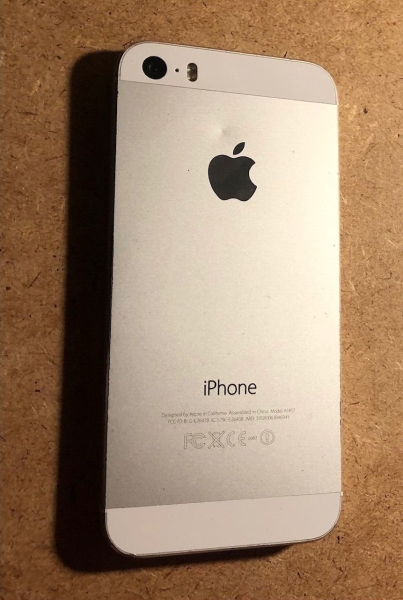 Apple iPhone 5S – 16GB – silber (entsperrt) einige Dellen, Kratzer vorhanden