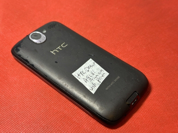 HTC Desire A8181 – braunes Smartphone defekt