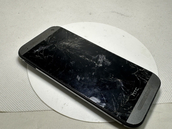 HTC One Mini 2 – Smartphone defekt