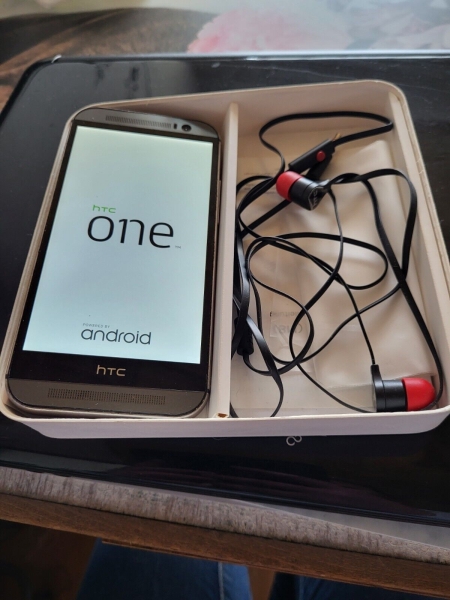 HTC  One M8 – 16GB – Glacial Silver (Ohne Simlock) Smartphone