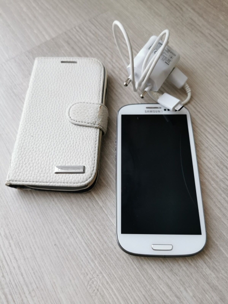 Samsung  Galaxy S III GT-I9305  – Ceramic White (Ohne Simlock) Smartphone